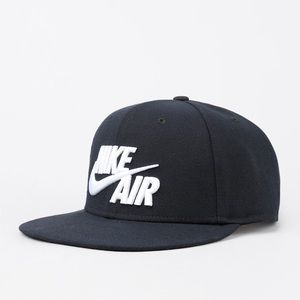 Nike snap back hat